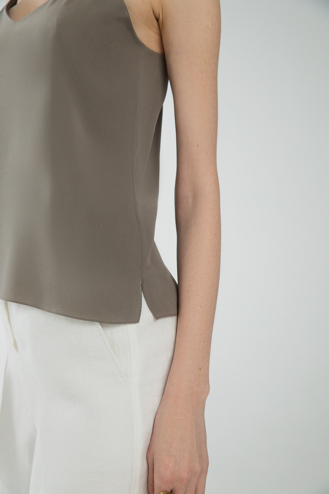 Top Almond Gray